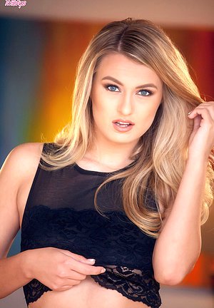 Skirt-wearing blue-eyed blonde showing off that huge booty in a hallway